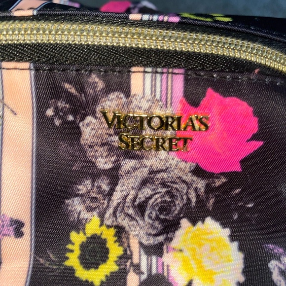 Victoria secret makeup bag - Picture 4 of 4